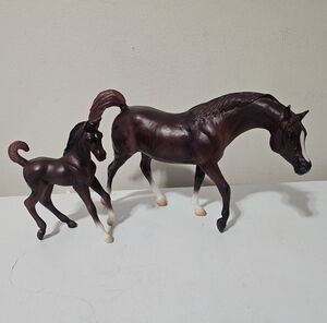 Breyer Classics Chestnut Arabian Horse and Foal